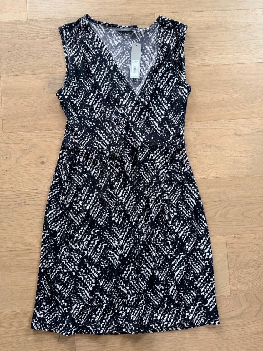 Apt. 9 Black & White V-Neck Sleeveless Midi Dress